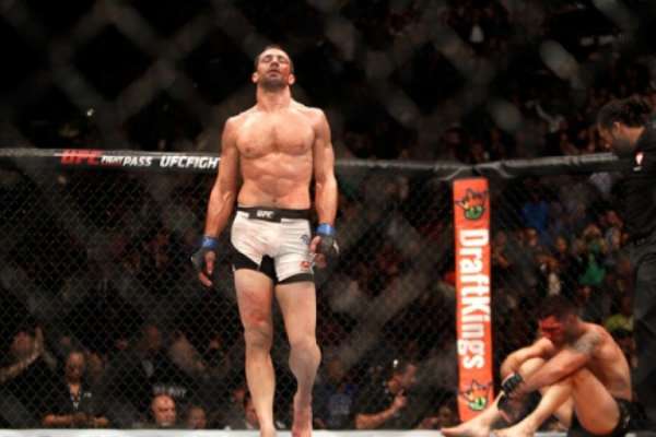 Rockhold não luta desde junho do ano passado