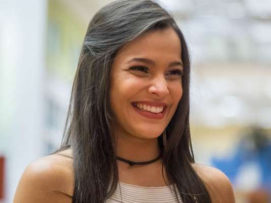 A ex-BBB Emilly decidiu contratar um stylist após o 'BBB17'