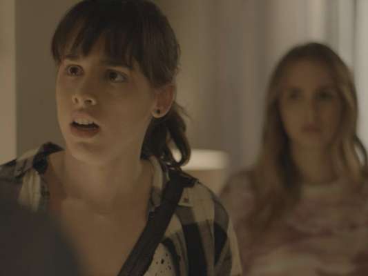 Em 'Malhação - Viva a Diferença', Lica (Manoela Aliperti) é obrigada pelos pais a almoçar com Clara (Isabella Scherer), em uma tentativa de fazer as amigas se entenderem