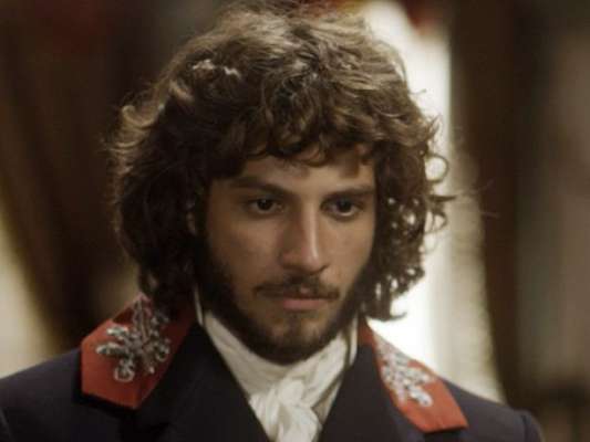 Chay Suede passou mal em crise nervosa ao gravar cena de parto de 'Novo Mundo'