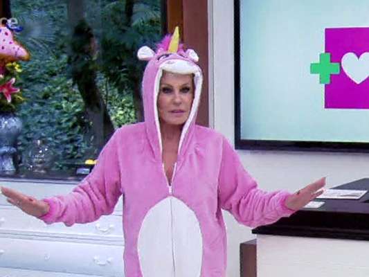 Ana Maria Braga usou pijama de unicórnio para apresentar o 'Mais Você' desta sexta-feira, 19 de maio de 2017: 'Adorei!'