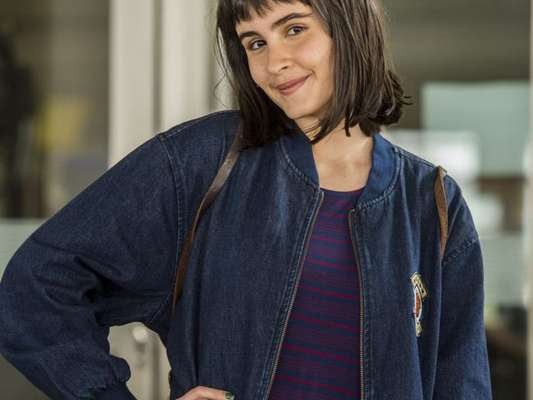 Valentina Herszage adotou franja para viver uma personagem de 15 anos na novela 'Pega Pega'
