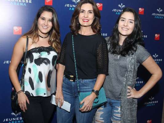 'Foi algo que aconteceu naturalmente. Gosto muito das meninas', contou Beatriz, filha de Fátima Bernardes e William Bonner sobre as ex-BBBs Emilly e Mayla