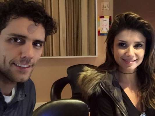 Paula Fernandes falou sobre namoro com o cantor lírico Thiago Arancam