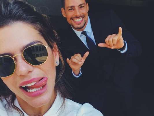 Cauã Reymond aparece em foto divertida postada por Mariana Goldfarb no Instagram, na manhã deste sábado, 17 de junho de 2017