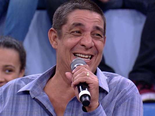 Zeca Pagodinho dá resposta atravessada a garoto na TV e web critica: 'Grosseiro'
