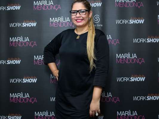 Marília Mendonça, oito quilos mais magra, saiu da dieta nesta segunda-feira, 19 de junho de 2017