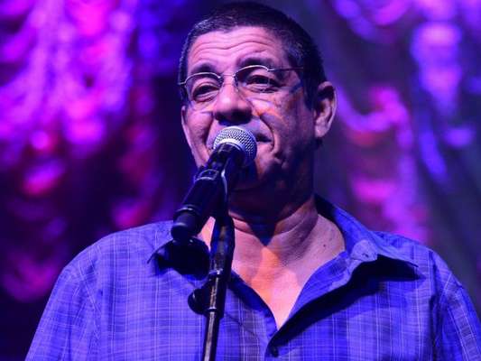 Zeca Pagodinho sofreu um acidente de quadriciclo em Xerém, distrito de Duque de Caxias, na Baixada Fluminense, na última sexta-feira, 14 de julho de 2017