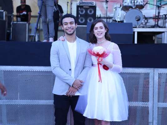 Sophia Abrahão e Sergio Malheiros protagonizam casamento em arraial solidário de shopping no Rio de Janeiro, em 15 de julho de 2017