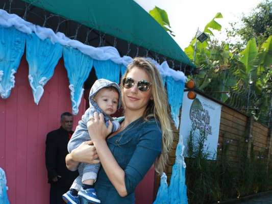 Rafa Brites já foi criticada no web por estar sempre com Rocco, de 5 meses, no colo