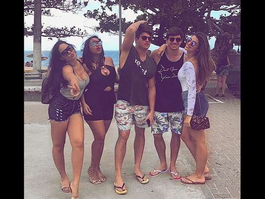 Ex-BBBs viajam para Alagoas para curtir aniversário de Luiz Felipe