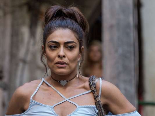 Bibi (Juliana Paes) mente para policiais ao ser flagrada com dinheiro do tráfico, na novela 'A Força do Querer': 'Vendi uma moto!'