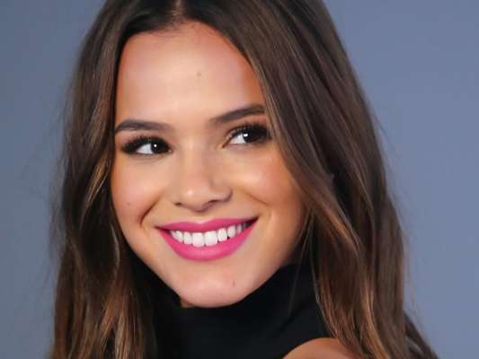 Bruna Marquezine falou sobre o universo das redes sociais no 'Jornal Hoje' nesta segunda-feira, 17 de julho de 2017