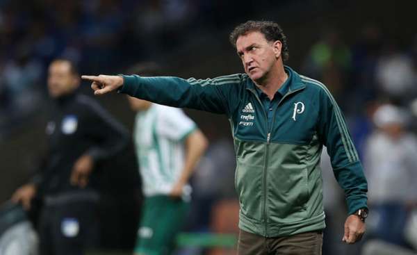 Libertadores ganha ainda mais peso, e Cuca não vê Palmeiras jogando mal