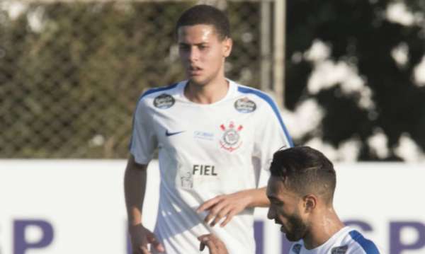 Felipe, sub-17, foi um dos que treinou