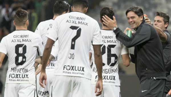 1º - CORINTHIANS - 44 pontos em 18 jogos - Chance de título: 76% - Chance de Libertadores: 99%