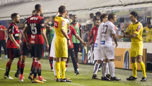 Santos acusou repórter de contato com a arbitragem