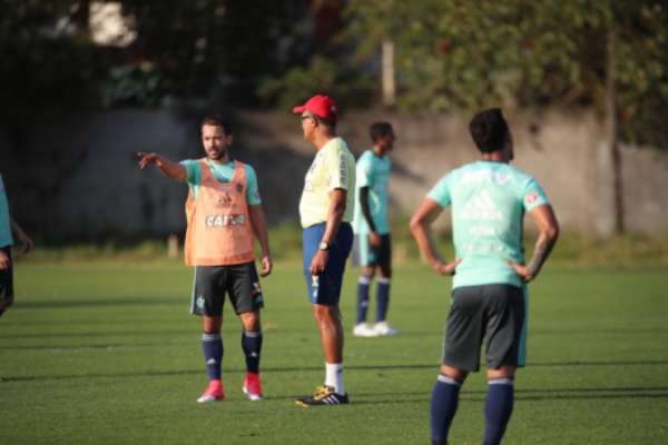 Everton Ribeiro conversa com Jayme de Almeida