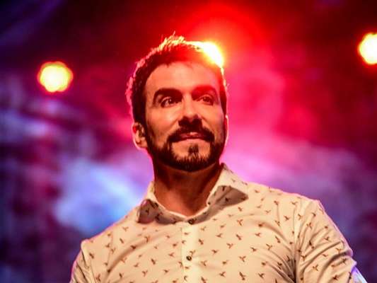 Padre Fábio de Melo relatou nova crise de pânico, em sua conta de Instagram, nesta sexta-feira, 11 de agosto de 2017: 'Uma semana trancado em casa'