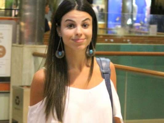 Sthefany Brito é parada na Lei Seca e se recusa a fazer teste do bafômetro