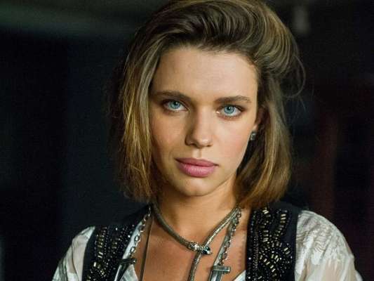 Bruna Linzmeyer adianta que depois que entregar o resultado do teste de DNA, Cibele 'não vai fazer mais nada' contra Ruy (Fiuk), na novela 'A Força do Querer', em conversa com o Purepeople, em 11 de agosto de 2017