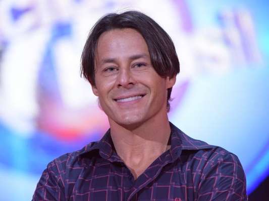Theo Becker pode ficar com sequela após deslocar o joelho no 'Dancing Brasil' da última segunda-feira, 7 de agosto de 2017