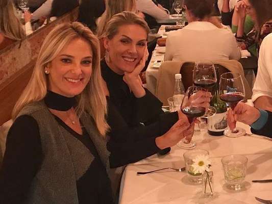 Ana Hickmann e o marido, o empresário Alexandre Correa, serão padrinhos do casamento de Ticiane Pinheiro e César Tralli