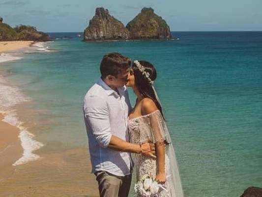 Munik Nunes vai se casar em outubro, mas a goiana já se vestiu de noiva