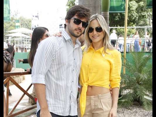 Claudia Leitte e Márcio Pedreira protagonizaram um momento de pura descontração neste sábado, 12 de agosto de 2017