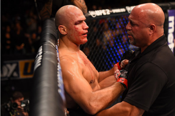Junior Cigano foi flagrado em exame antidoping