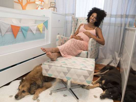 Na reta final da gravidez, Sheron Menezzes mostrou a decoração do quarto do filho