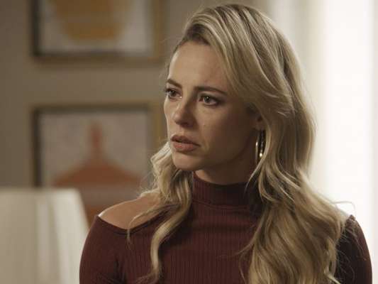 Jeiza (Paolla Oliveira) descobre que Caio (Rodrigo Lombardi) quase se casou com Bibi (Juliana Paes), na novela 'A Força do Querer', em 7 de outubro de 2017