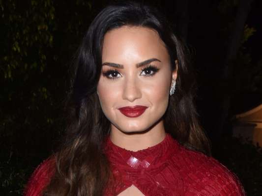 Demi Lovato falou abertamente sobre o vício em álcool e drogas ao ser homenageada no Brent Shapiro Foundation for Drug Prevention, na última segunda-feira, dia 12 de setembro de 2017