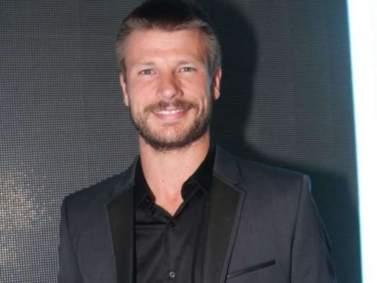 Rodrigo Hilbert falou que achou engraçada a brincadeira e se divertiu com o rótulo de 'homão da p...' na web