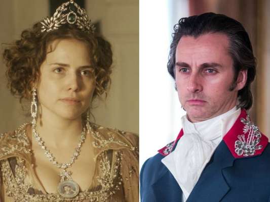 Leopoldina (Letícia Colin) põe Patrício (André Dias) para fora do palácio, na novela 'Novo Mundo', em 21 de setembro de 2017