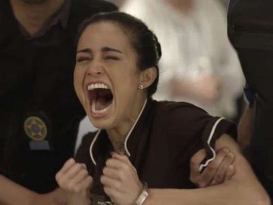 A polícia consegue confirmação de que Sandra Helena (Nanda Costa) participou do roubo do hotel, na novela 'Pega Pega', em 26 de setembro de 2017
