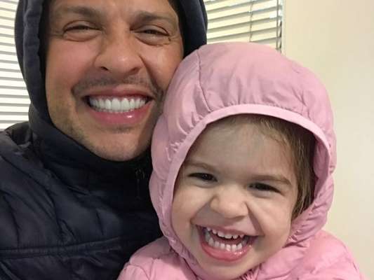 Ceará questionou a filha no começo do vídeo: 'Como é que o papai fala quando vai dar bronca em você?'