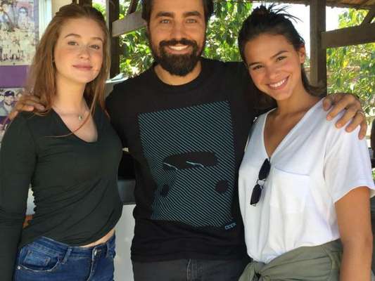 Ricardo Pereira encontrou Marina Ruy Barbosa e Bruna Marquezine em preparação para novela nesta quarta-feira, 13 de setembro de 2017