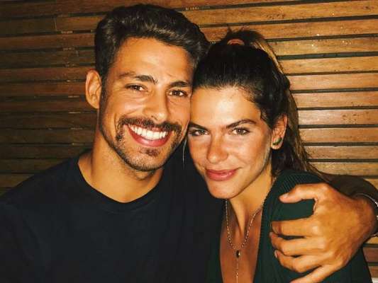 Mariana Goldfarb, morando com Cauã Reymond, divide closet: 'Doido comigo'