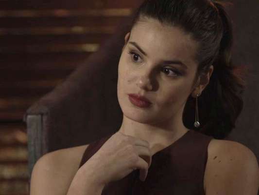 Luiza (Camila Queiroz) reencontra Lourenço (Rômulo Neto) no Carioca Palace, na novela 'Pega Pega', em 23 de setembro de 2017