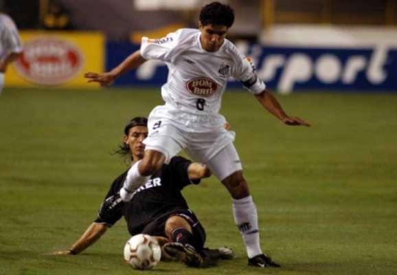 Renato jogou as Libertadores de 2003 e 2004 pelo Santos