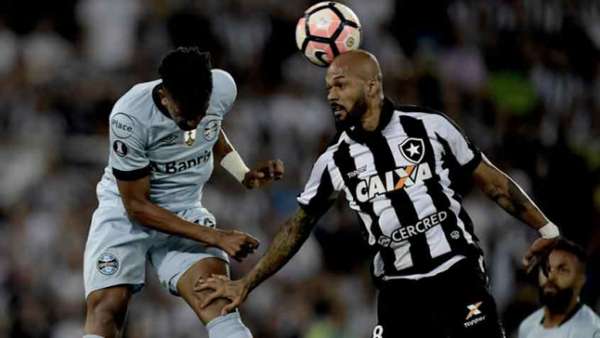 Botafogo e Grêmio ficaram no empate sem gols no Nilton Santos