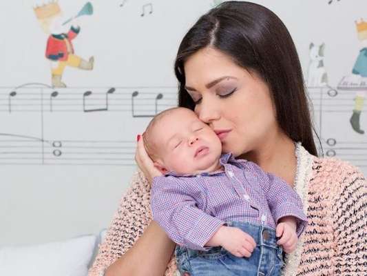 Thais Fersoza e Michel Teló comemoram 2 meses do filho, Teodoro, nesta segunda-feira, dia 25 de setembro de 2017