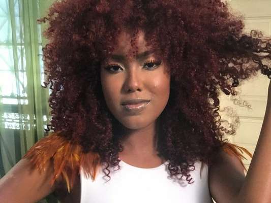 "Tem gente que acha que pessoas da minha cor não precisam usar filtro solar, como se não se queimassem. Isso não é verdade", dispara Lellêzinha