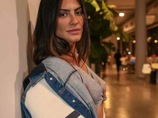 Cleo Pires revelou que chupou dedo até a idade adulta em seu canal do Youtube