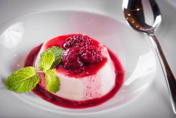 Buttina - Panna Cotta DietEntre as várias opções doces do cardápio do italiano Buttina está a Panna Cotta Diet: clássico pudim de creme de leite com calda de frutas vermelhas. O doce sai por R$ 19 e é servido na unidade do Morumbi. SERVIÇO Endereço: Av. Giovanni Gronchi, 5930 - 1º andar - Morumbi Town Contato: town@buttina.com.br | (11) 5063-4091 / 5063-4092