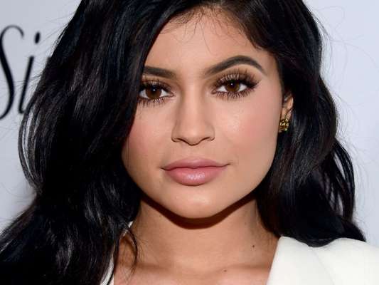 Kylie Jenner quer confirmar gravidez em suas redes sociais, afirma 'Radar Online' nesta terça-feira, dia 10 de outubro de 2017