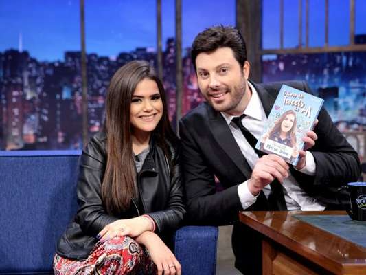 O SBT esclareceu caneca de vodka dada a Maisa Silva por Danilo Gentili no programa 'The Noite', nesta quarta-feira, 11 de outubro de 2017