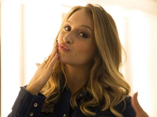Solteira, Carla Diaz descreve características que não podem faltar em seu namorado