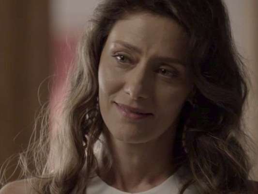 Joyce (Maria Fernanda Cândido) faz uma espécie de ritual de despedida de Ivana antes da cirurgia de redesignação de gênero de Ivan (Carol Duarte), em 18 de outubro de 2017, na novela 'A Força do Querer'